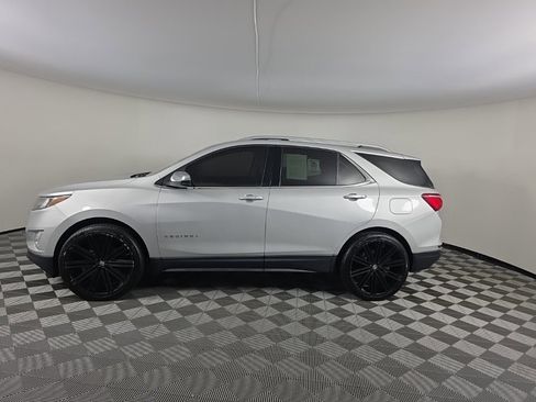 Used 2021 Chevrolet Equinox Premier image 2