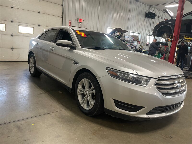Used 2017 Ford Taurus SEL w/ Equipment Group 201A AWD/4WD image 4