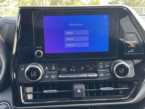 Used 2023 Toyota Highlander XLE image 37