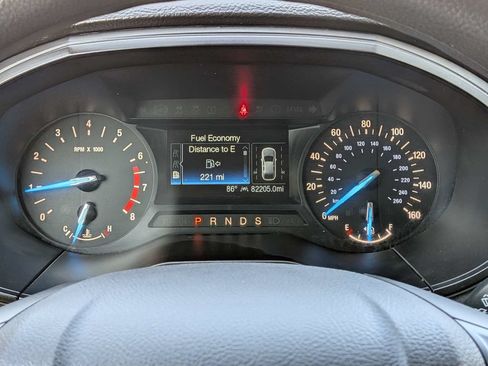 Used 2020 Ford Edge SE FWD image 33