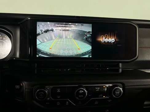 Used 2025 Jeep Wrangler Unlimited Rubicon image 18