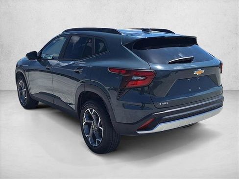 Used 2025 Chevrolet Trax LT FWD image 7