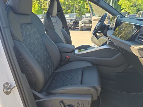 New 2026 Audi SQ5 Prestige AWD/4WD image 10