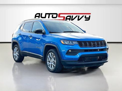 Used 2024 Jeep Compass Latitude image 1