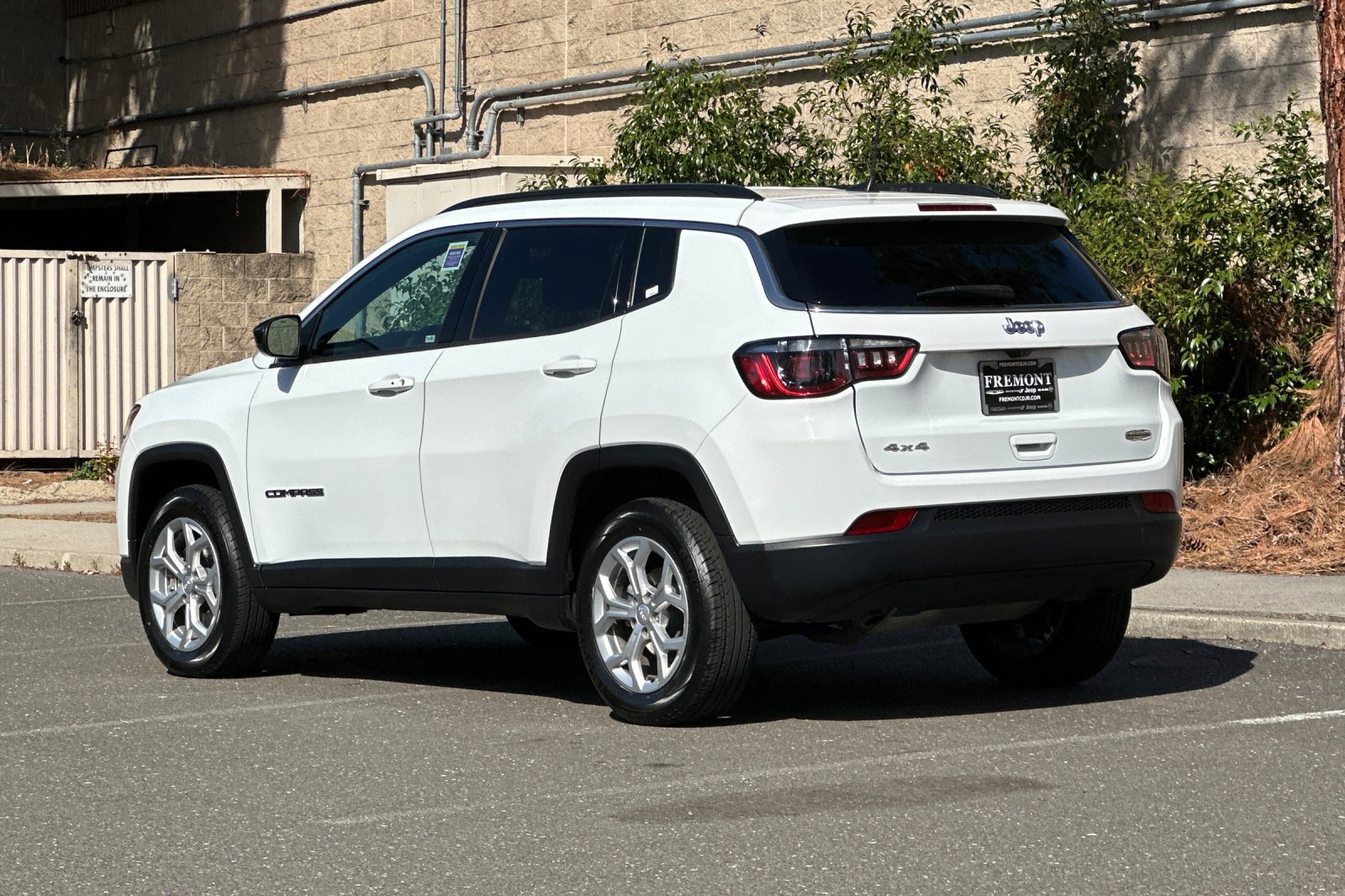 Used 2024 Jeep Compass Latitude AWD/4WD image 5