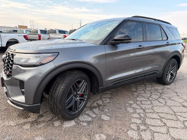 Certified 2025 Ford Explorer ST AWD/4WD image 3