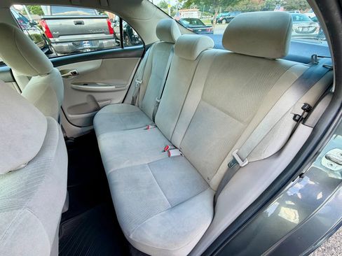 Used 2013 Toyota Corolla LE FWD image 9