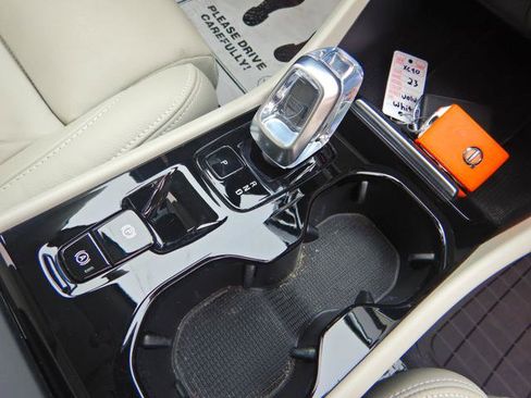 Used 2023 Volvo XC40 B5 Plus w/ Protection Package Premier AWD/4WD image 19