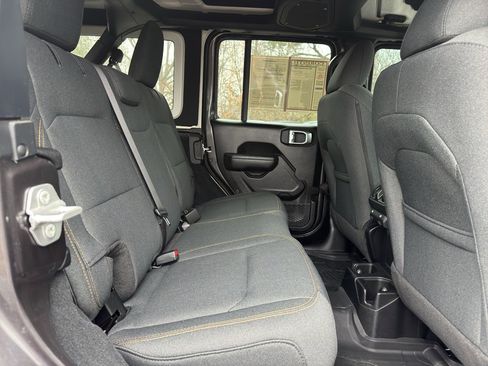 Used 2024 Jeep Wrangler Willys image 16