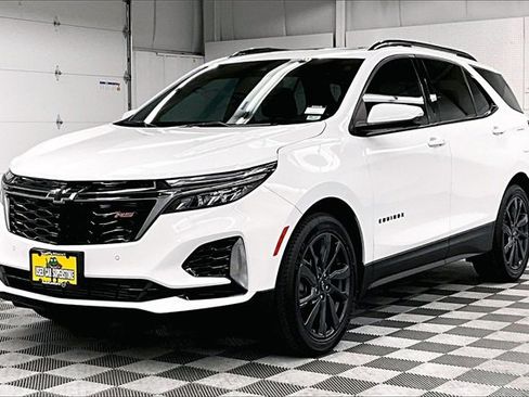 Used 2022 Chevrolet Equinox RS w/ RS Leather Package image 11