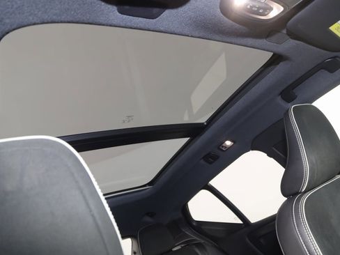 Used 2020 Volvo XC40 T5 R-Design image 11