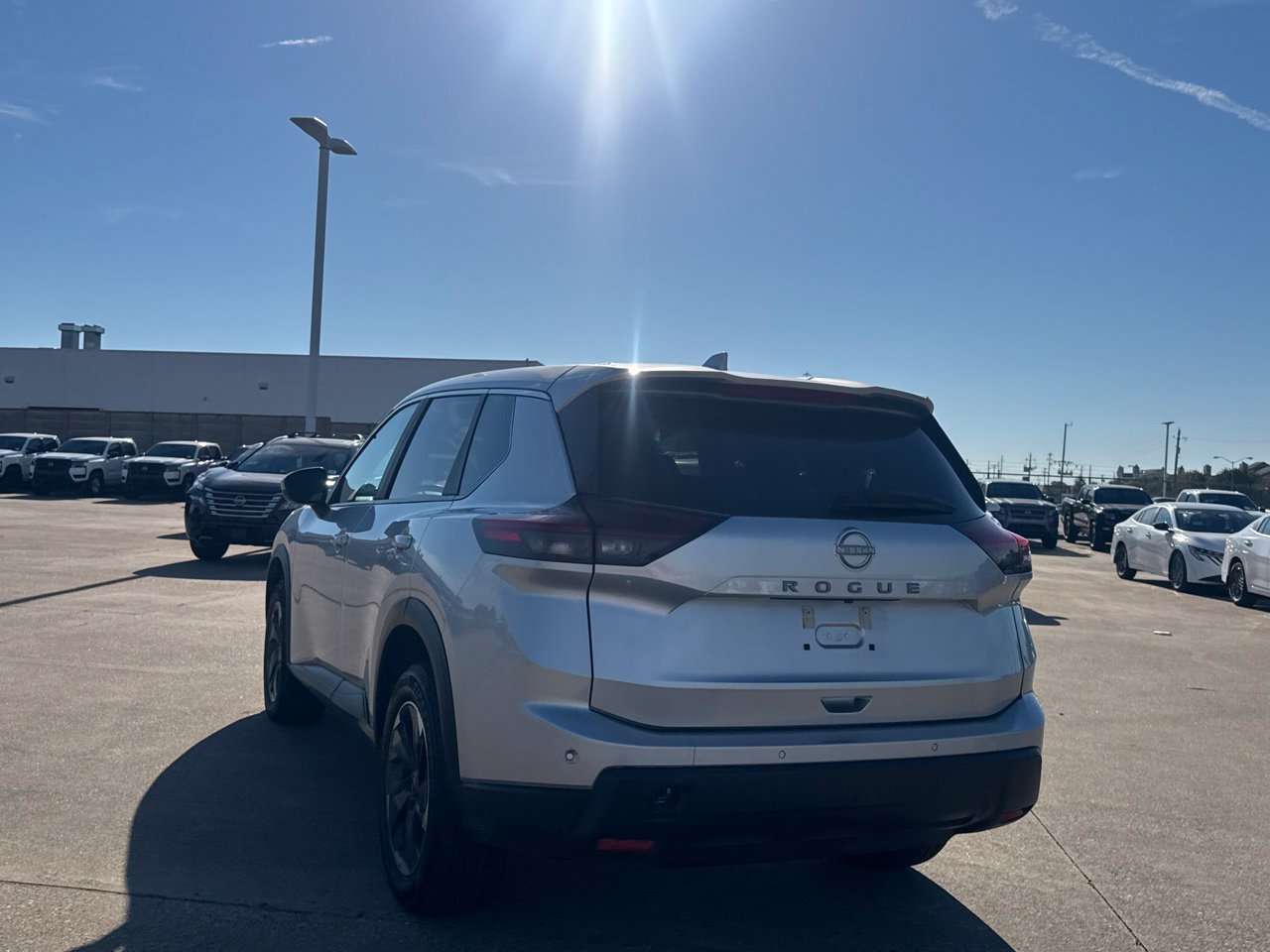 Certified 2025 Nissan Rogue SV FWD image 19