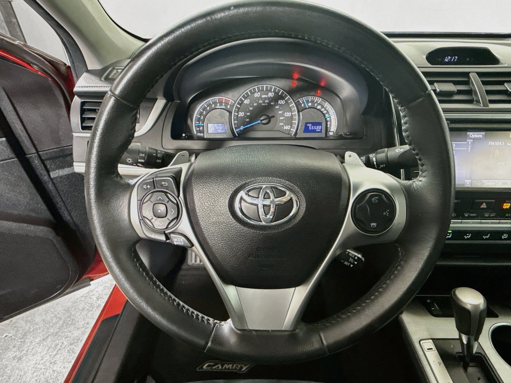 Used 2014 Toyota Camry SE w/ Leather Package FWD image 11