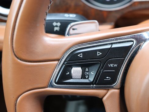 Used 2017 Bentley Bentayga image 36
