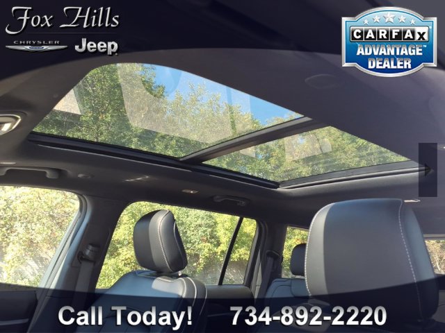 Certified 2025 Jeep Grand Cherokee L Limited w/ Black Appearance Package AWD/4WD image 17