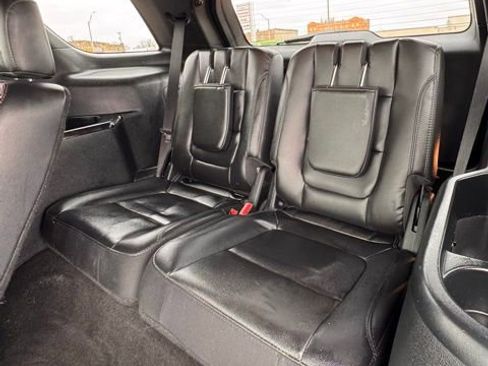 Used 2019 Ford Explorer XLT w/ XLT Sport Appearance Package image 13