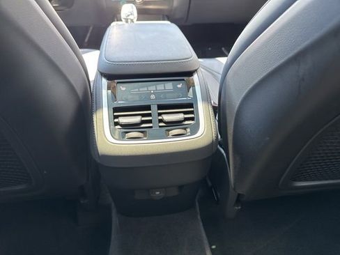 Certified 2025 Volvo XC90 B6 Plus AWD/4WD image 17