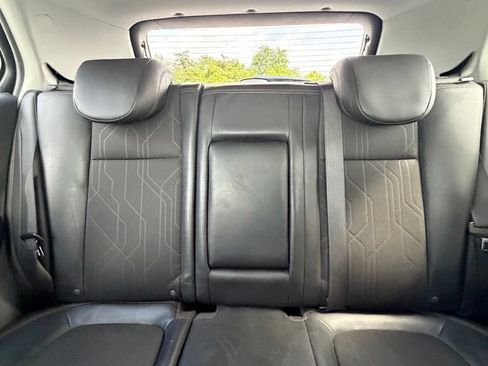 Used 2022 Chevrolet Trax LT w/ LT Convenience Package AWD/4WD image 16