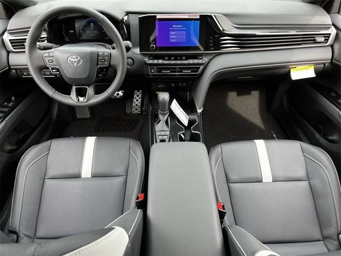 Used 2026 Toyota Camry XLE w/ Convenience Package image 9