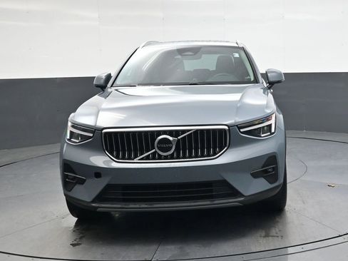 Used 2023 Volvo XC40 B4 Plus image 10