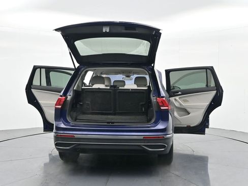 Used 2022 Volkswagen Tiguan SE image 43