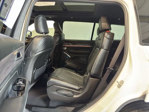 Used 2023 Jeep Grand Cherokee L Overland AWD/4WD image 10