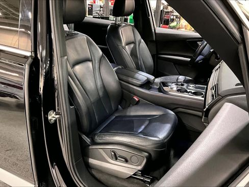 Used 2019 Audi Q7 3.0T Premium w/ Cold Weather Package image 8