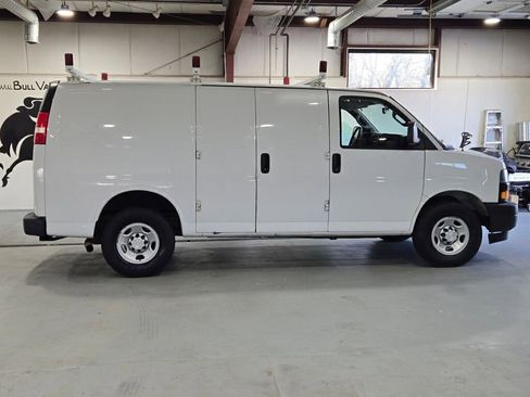 Used 2019 Chevrolet Express 3500 w/ Driver Convenience Package image 6