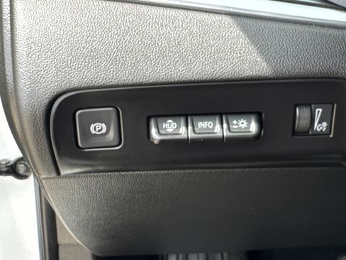 Used 2024 Buick Enclave Premium image 21