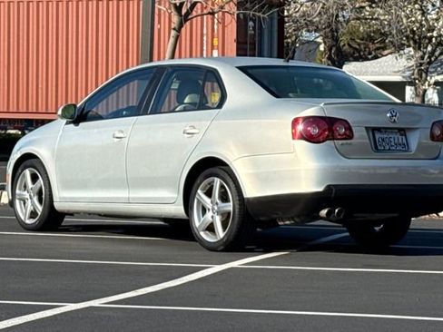 Used 2010 Volkswagen Jetta Limited Edition image 8