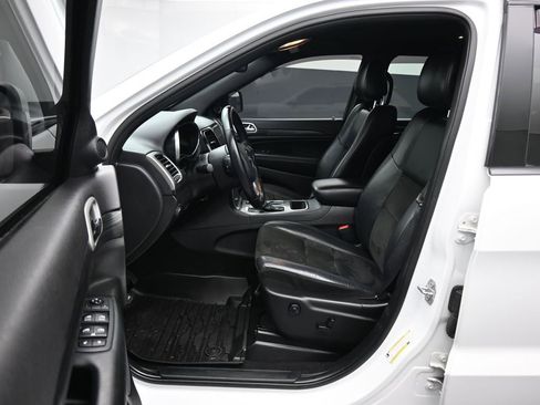 Used 2020 Jeep Grand Cherokee Altitude image 11