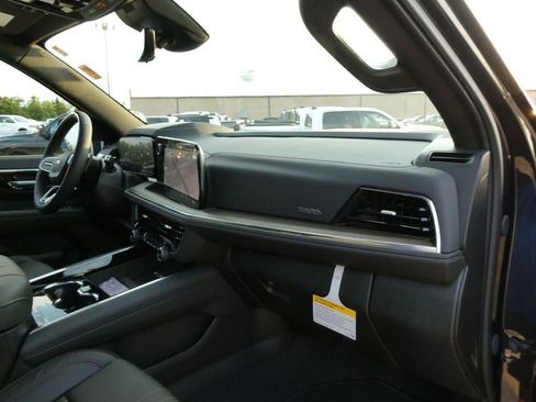 New 2026 Chevrolet Suburban High Country AWD/4WD image 11