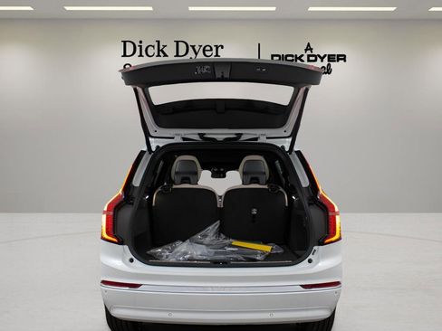 New 2026 Volvo XC90 B6 Plus image 30