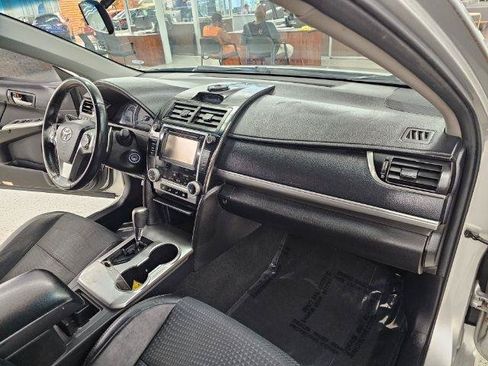 Used 2014 Toyota Camry SE FWD image 9