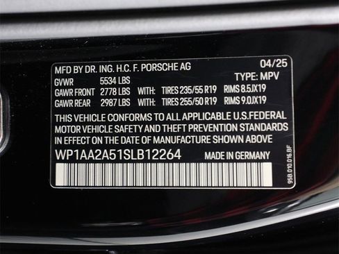 Certified 2025 Porsche Macan image 19