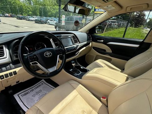 Used 2018 Toyota Highlander XLE AWD/4WD image 24