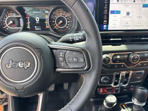 Used 2025 Jeep Gladiator Sport AWD/4WD image 23