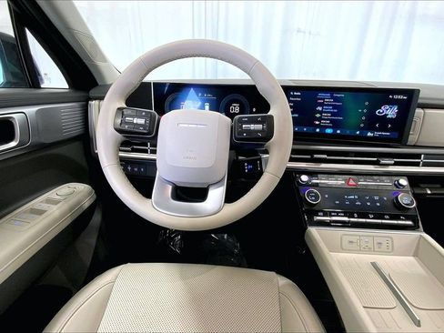Used 2025 Hyundai Santa Fe SEL FWD image 4