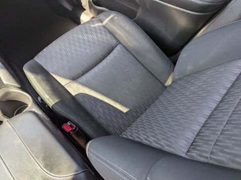 Used 2019 Nissan Rogue SV w/ Premium Package image 18