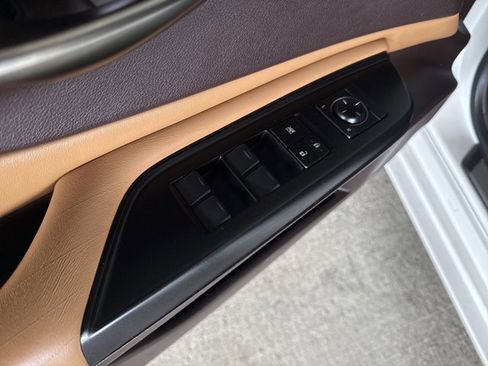 Used 2019 Lexus ES 300h Ultra Luxury w/ Accessory Package 2 image 25