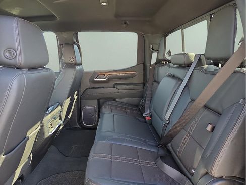 Used 2023 Chevrolet Silverado 1500 High Country w/ Technology Package image 10