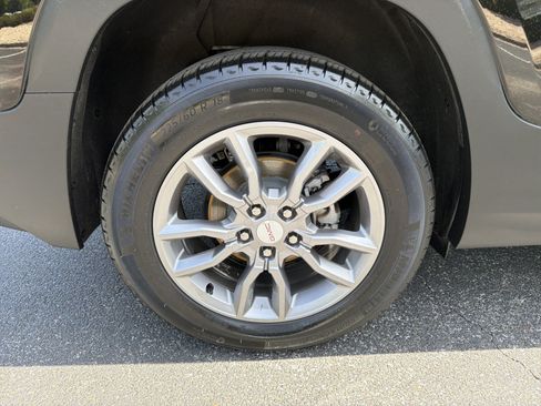 Used 2022 GMC Terrain SLT w/ Tech Package AWD/4WD image 17
