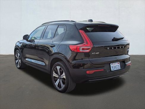 Used 2023 Volvo XC40 Recharge Plus image 3