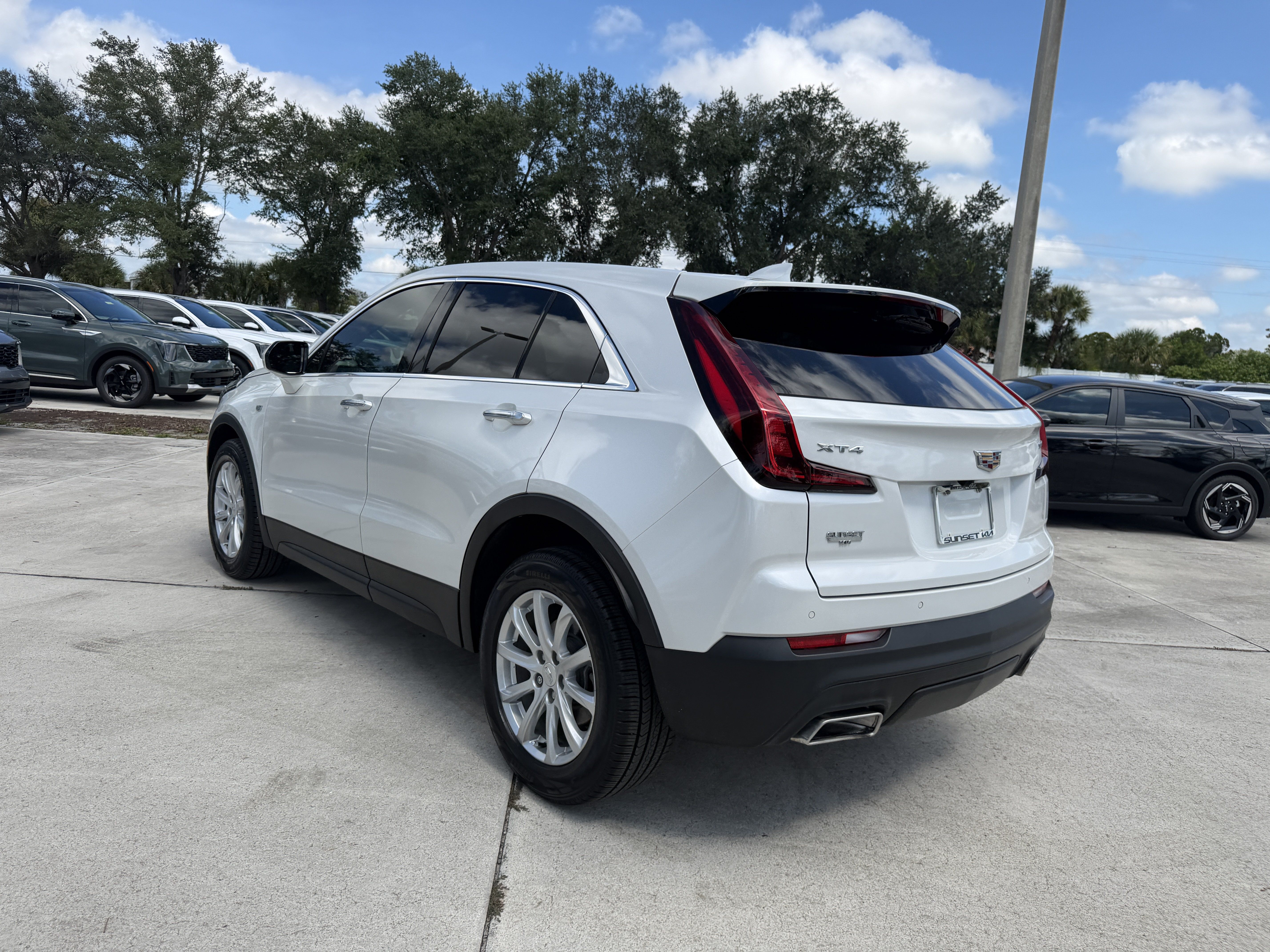 Used 2021 Cadillac XT4 Luxury w/ Driver Awareness Package FWD image 6