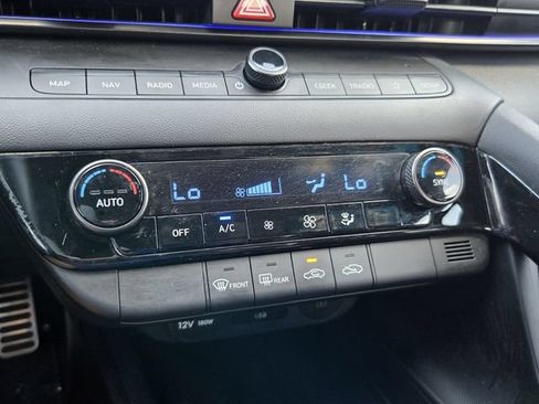 Used 2025 Hyundai Elantra SEL FWD image 16