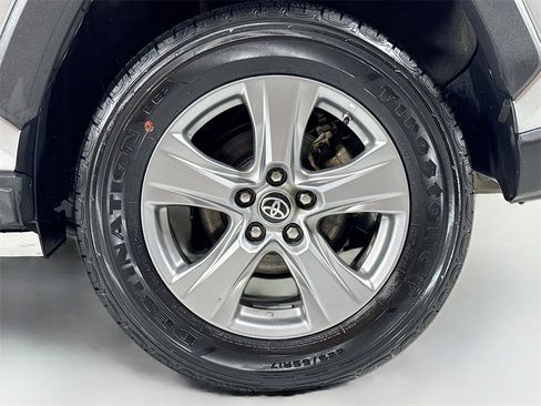 Used 2022 Toyota RAV4 LE image 10