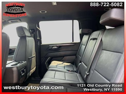 Used 2025 Chevrolet Suburban Z71 AWD/4WD image 15