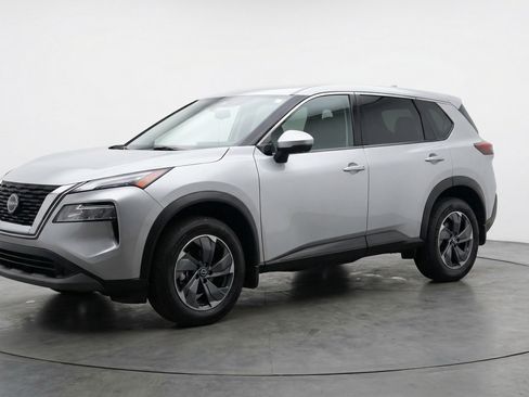 Used 2025 Nissan Rogue SV FWD image 3