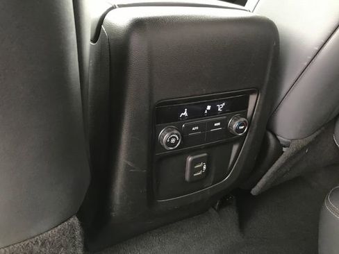 Used 2023 Buick Enclave Essence AWD/4WD image 18