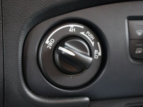 Used 2022 Nissan Frontier SV AWD/4WD image 19